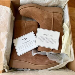 BNIB UGG Amie - Size 9